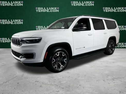 Used 2023 Jeep Wagoneer L Series III w/ Preferred Equipment Group image 4