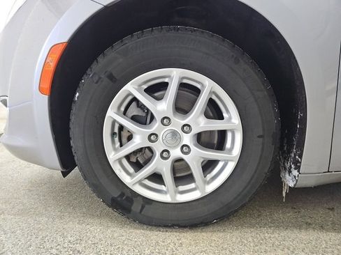 Used 2020 Chrysler Pacifica Touring-L image 10