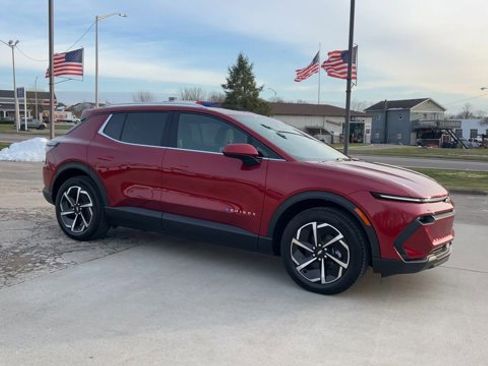 New 2026 Chevrolet Equinox EV LT image 2