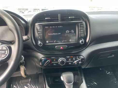 Used 2025 Kia Soul LX w/ LX Technology Package image 17