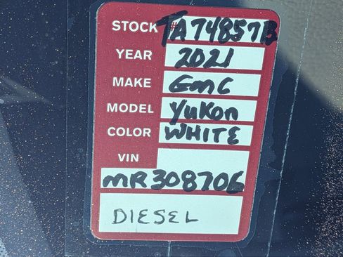 Used 2021 GMC Yukon Denali w/ Denali Premium Package image 17