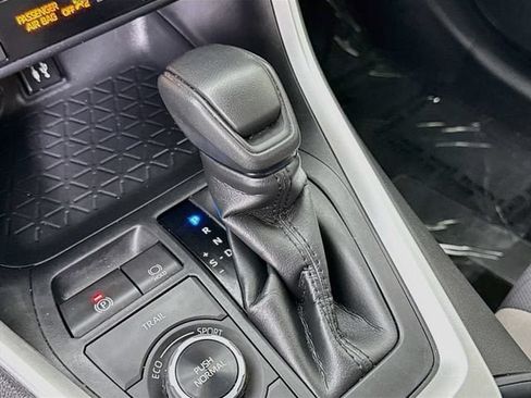 Used 2019 Toyota RAV4 XLE w/ Convenience Package AWD/4WD image 16