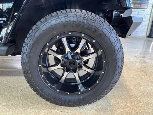 Used 2014 Jeep Wrangler Unlimited Sahara w/ Connectivity Group AWD/4WD image 44