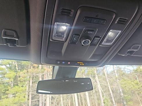 Used 2021 Chevrolet Tahoe LT w/ Luxury Package image 16