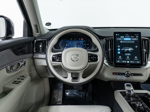 New 2026 Volvo XC90 B6 Ultra w/ Protection Package image 17