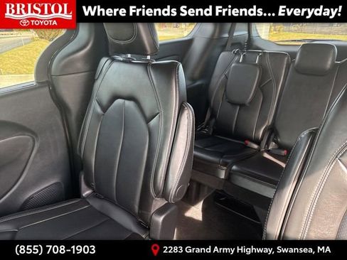 Used 2025 Chrysler Pacifica Select image 14