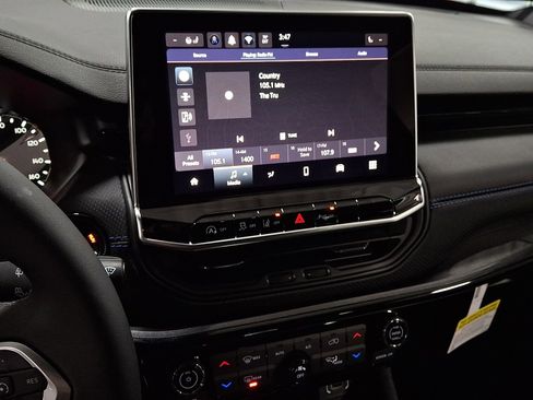 New 2026 Jeep Compass Limited image 12