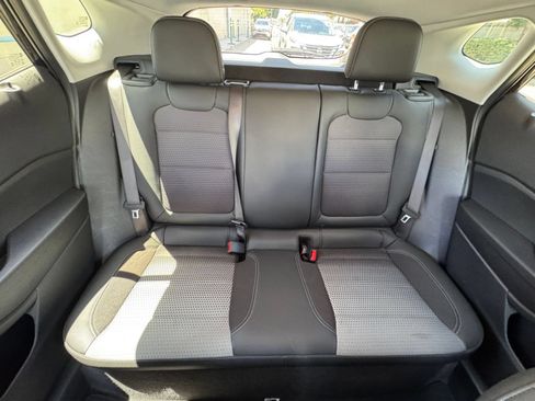 Used 2025 Chevrolet Trax LT FWD image 33