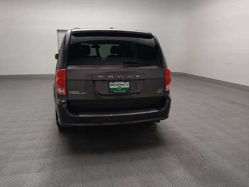 Used 2019 Dodge Grand Caravan SXT image 6
