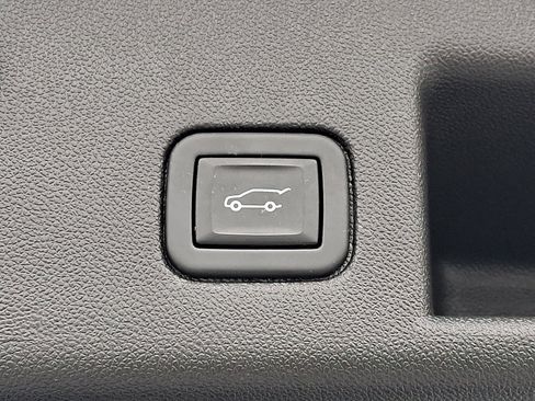 Certified 2024 Chevrolet Equinox Premier image 33