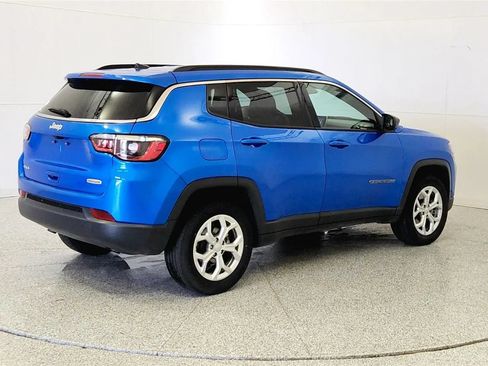 Used 2024 Jeep Compass Latitude AWD/4WD image 7