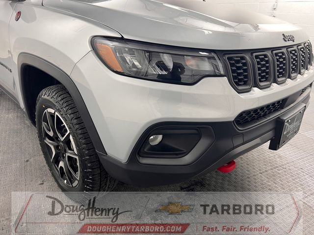 Used 2025 Jeep Compass Trailhawk AWD/4WD image 9