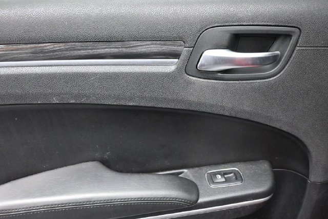 Used 2019 Chrysler 300 Touring w/ Chrome Appearance Package RWD image 13