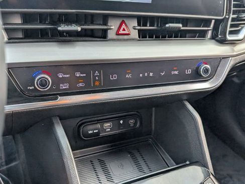 Used 2024 Kia Sportage EX image 29