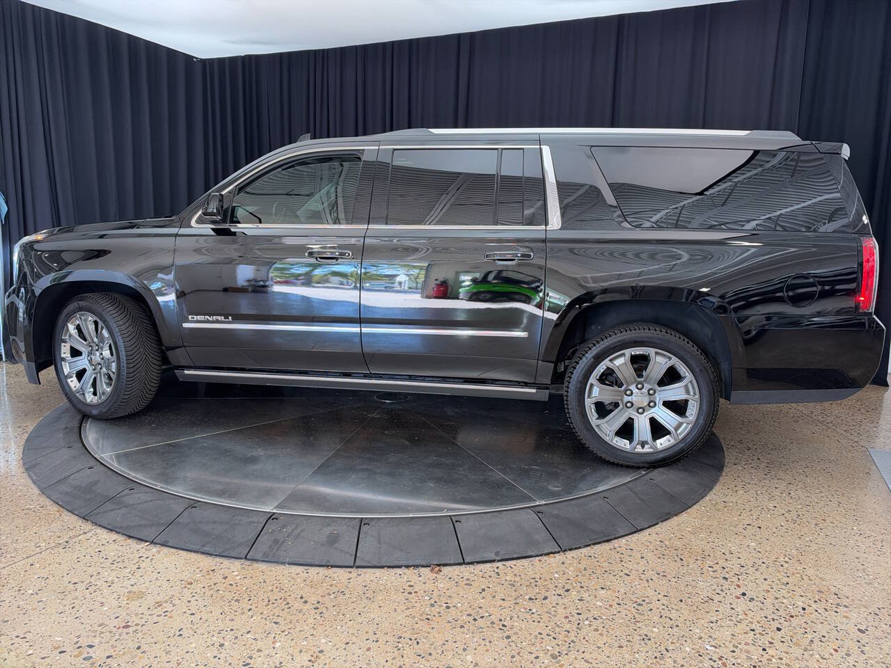 Used 2016 GMC Yukon XL Denali w/ Open Road Package AWD/4WD image 3