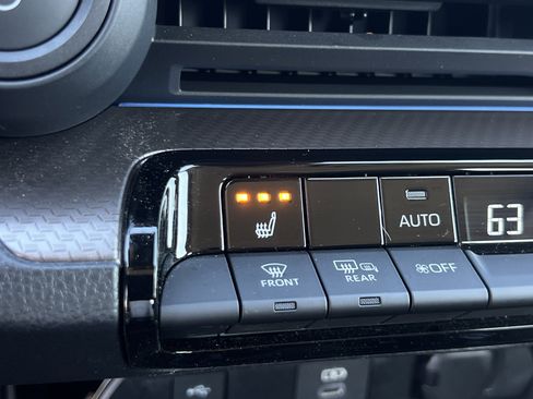 Used 2023 Toyota Prius XLE image 25