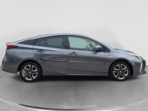 Used 2022 Toyota Prius XLE FWD image 2