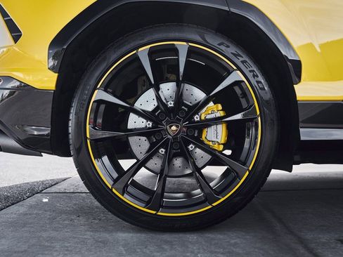 Used 2021 Lamborghini Urus AWD/4WD image 19