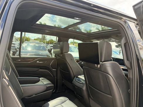 Used 2023 Cadillac Escalade ESV Premium Luxury RWD image 12