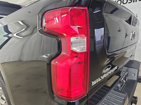 Used 2021 Chevrolet Silverado 1500 High Country image 42