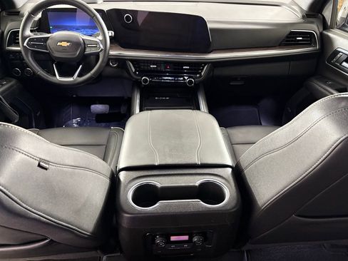Used 2025 Chevrolet Suburban Premier image 38