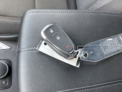 Used 2022 Chevrolet Traverse LT image 36