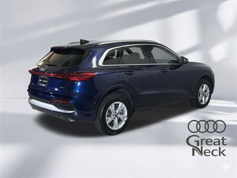 Used 2025 Audi Q5 Premium w/ Convenience Package image 9