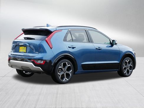 Used 2023 Kia Niro SX Touring image 7