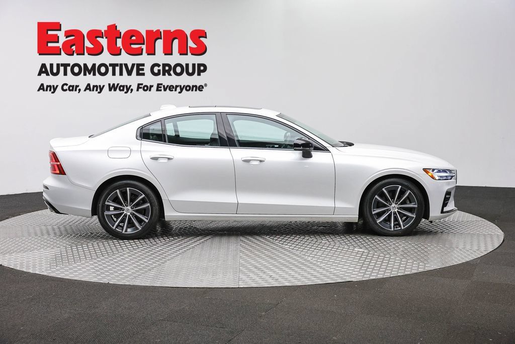 Used 2022 Volvo S60 B5 Inscription FWD image 6