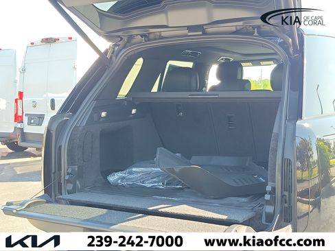 Used 2025 Land Rover Range Rover SE AWD/4WD image 10