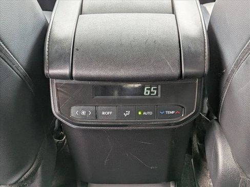 Used 2024 Toyota Highlander XLE image 17