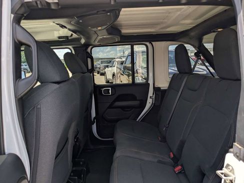 Used 2025 Jeep Wrangler Unlimited Sahara AWD/4WD image 13