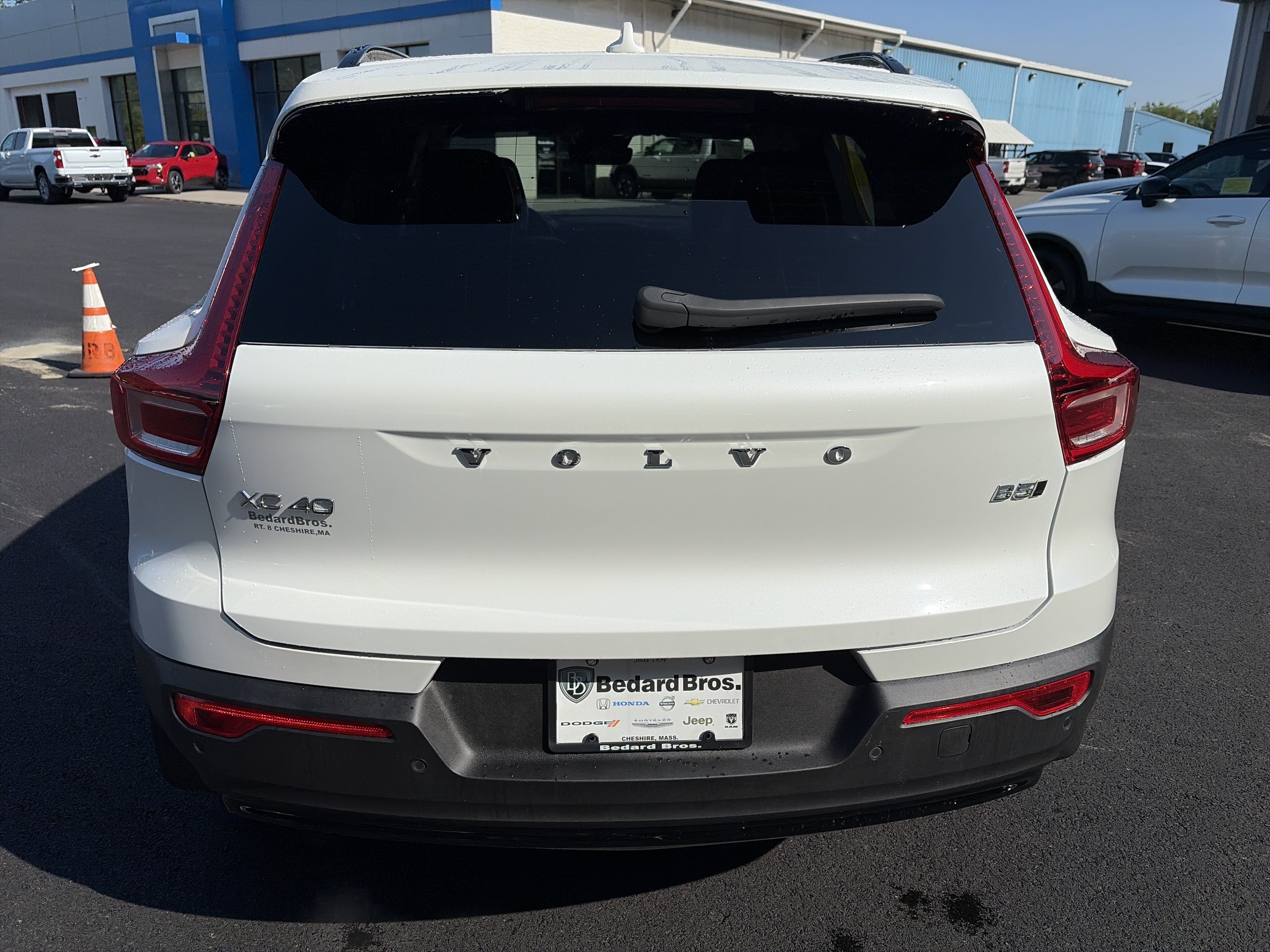 Certified 2023 Volvo XC40 B5 Ultimate w/ Protection Package Premier AWD/4WD image 4