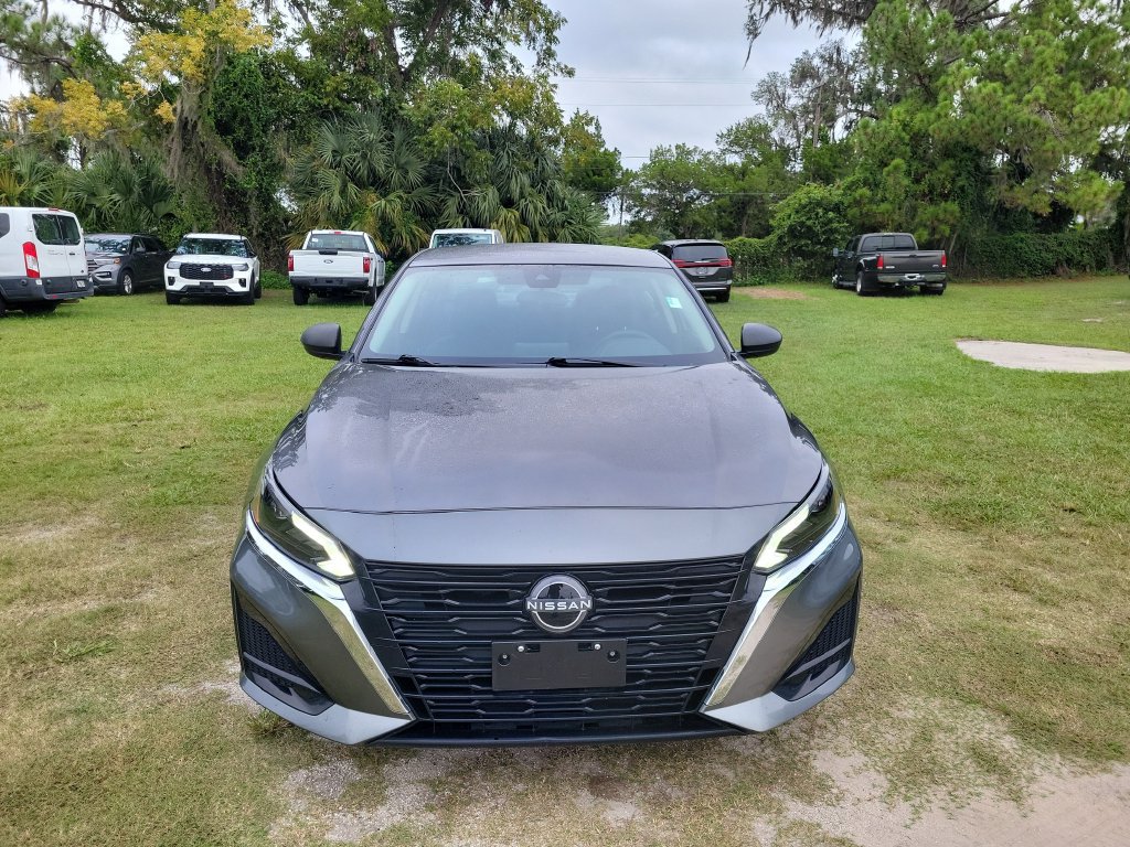 Used 2025 Nissan Altima 2.5 SV FWD image 6