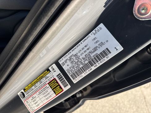 Used 2025 Toyota Tacoma TRD Off-Road image 37