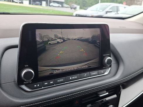 Certified 2022 Nissan Rogue SV image 17