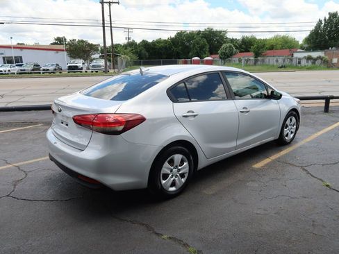 Used 2017 Kia Forte LX FWD image 3