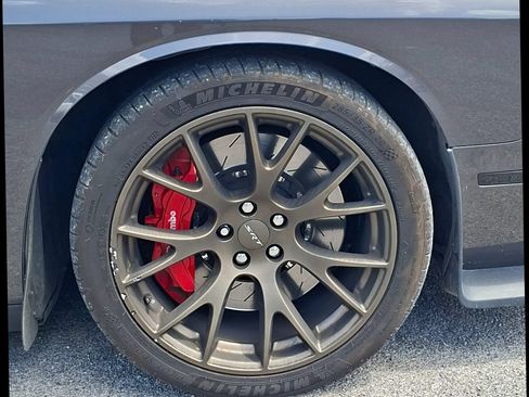 Used 2016 Dodge Challenger SRT Hellcat RWD image 19