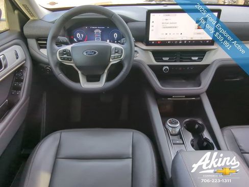 Used 2025 Ford Explorer Active w/ Active Comfort Package image 15