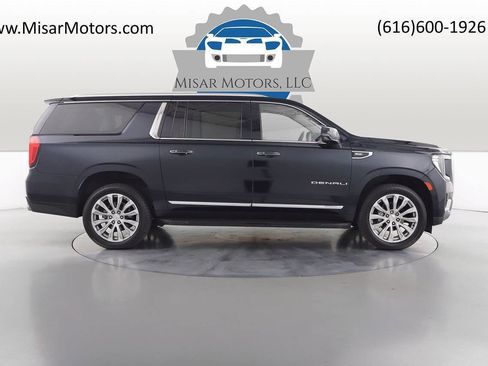Used 2022 GMC Yukon XL Denali image 2