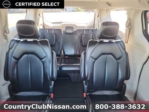 Used 2024 Chrysler Pacifica Touring-L image 22