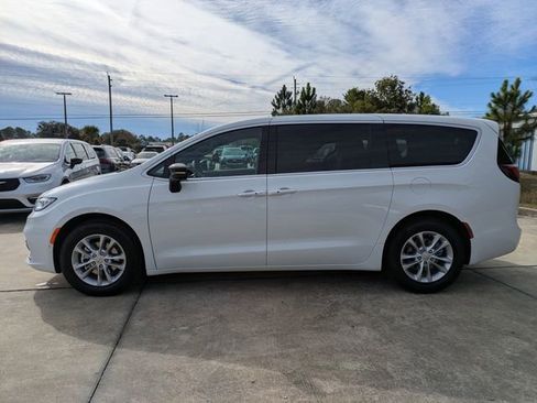 New 2026 Chrysler Pacifica Select image 7