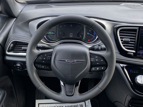 Used 2022 Chrysler Pacifica Touring-L w/ S Appearance Package image 22