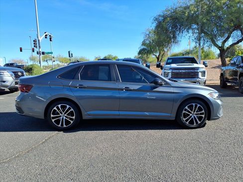 Used 2024 Volkswagen Jetta Sport image 4