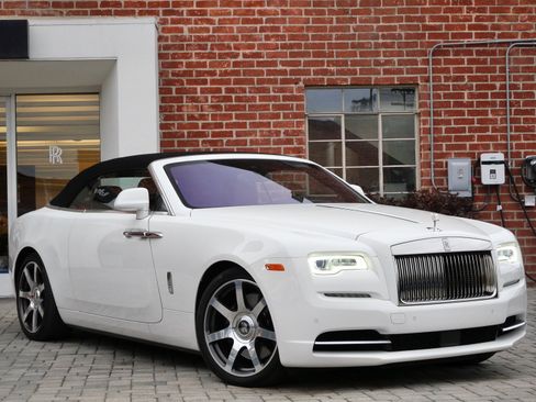 Used 2017 Rolls-Royce Dawn image 18