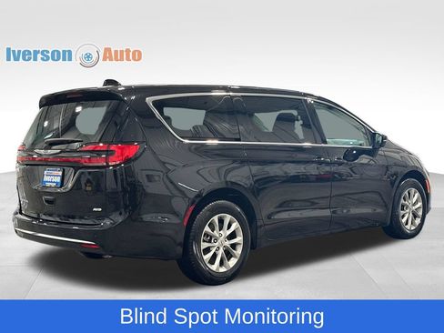 Used 2024 Chrysler Pacifica Touring-L AWD/4WD image 9