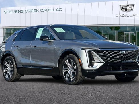 Certified 2025 Cadillac Lyriq Luxury image 1
