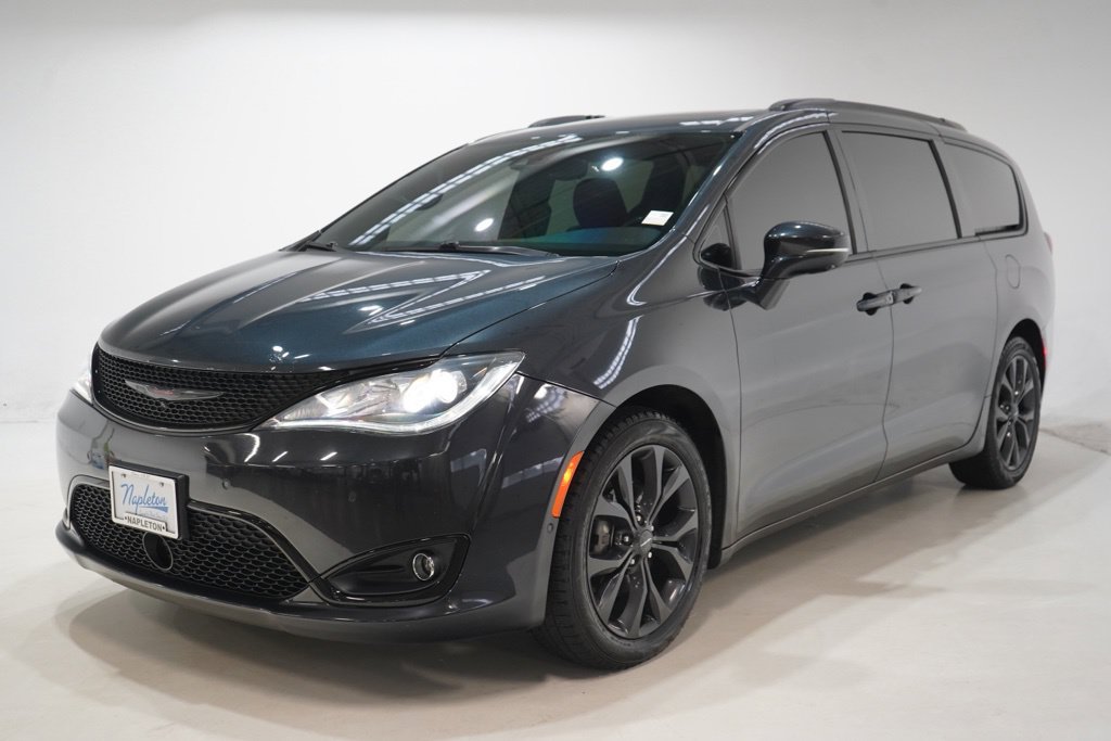 Used 2020 Chrysler Pacifica Limited w/ Quick Order Package 27H Red S FWD image 3