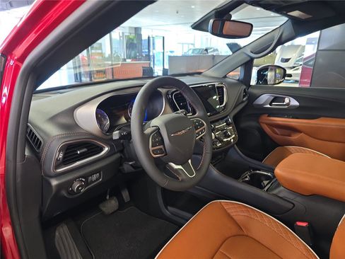 New 2026 Chrysler Pacifica Pinnacle image 19