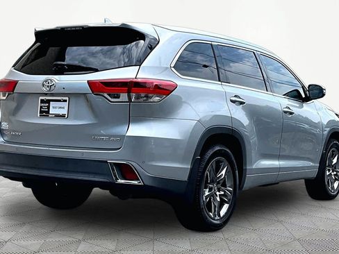 Used 2017 Toyota Highlander Limited Platinum AWD/4WD image 13